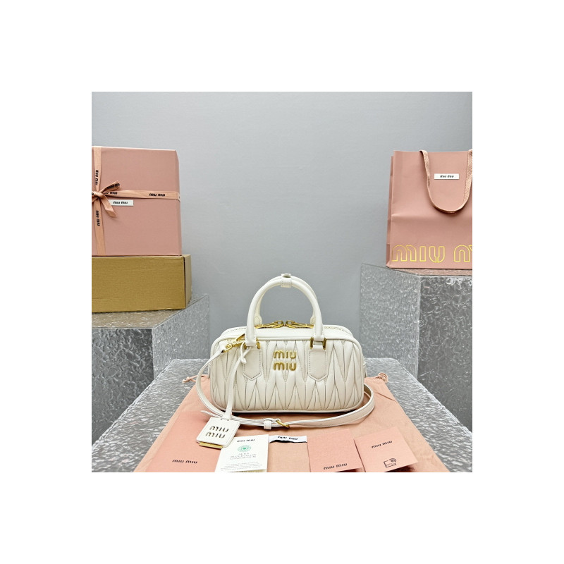 미우미우 아르카디 마테라쎄 나파 가죽 토트백 크로스백 23CM X 12CM X 8CM
