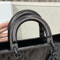디올 여왕샵 女王 30CM X 20CM X 13CM (D SIRE 디올 마이 매크로까나쥬백)