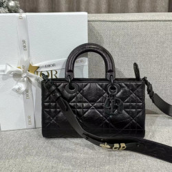 디올 여왕샵 女王 26CM X 15CM X 8CM  (D SIRE 디올 마이 매크로까나쥬백)