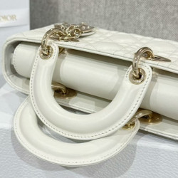 디올 여왕샵 女王 22CM  (디올 디조이 레이디백)
