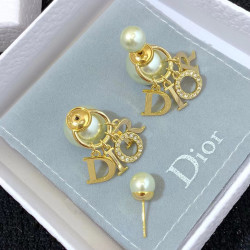 디올 귀걸이 - DIOR EARRING