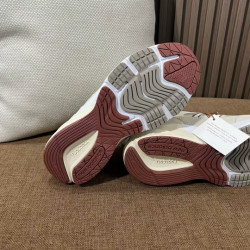 로로피아나 x 뉴발란스 990v6 메이드 인 USA 스니커즈