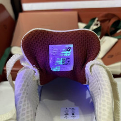 로로피아나 x 뉴발란스 990v6 메이드 인 USA 스니커즈