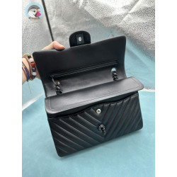 샤넬 지존샵 浩浩 25CM (클래식  미디움 쉐브론 블랙)