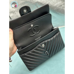 샤넬 지존샵 浩浩 25CM (클래식  미디움 쉐브론 블랙)