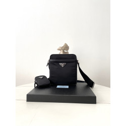 프라다 블랙프레임 17CM X 20CM X 5CM