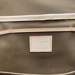 루이비통 花生酱 28CM (몽수리 백팩)