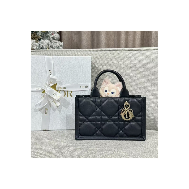 디올 여왕샵 女王 21.5CM X 13CM X 7.5CM (미니 디올 매크로 까나쥬 레이디 북 토트 숄더백 크로스백)