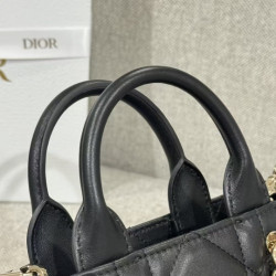 디올 여왕샵 女王 21.5CM X 13CM X 7.5CM (미니 디올 매크로 까나쥬 레이디 북 토트 숄더백 크로스백)