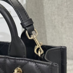 디올 여왕샵 女王 21.5CM X 13CM X 7.5CM (미니 디올 매크로 까나쥬 레이디 북 토트 숄더백 크로스백)