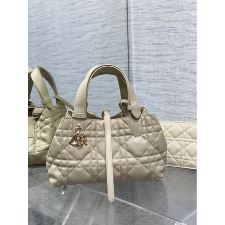 디올 迪奥 23CM