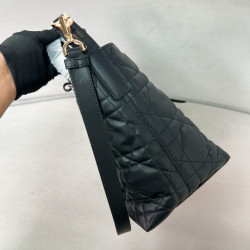 디올 뚜주흐백 미디엄 버티컬 토트백 23CM X 24CM X 16CM