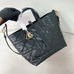 디올 뚜주흐백 미디엄 버티컬 토트백 23CM X 24CM X 16CM