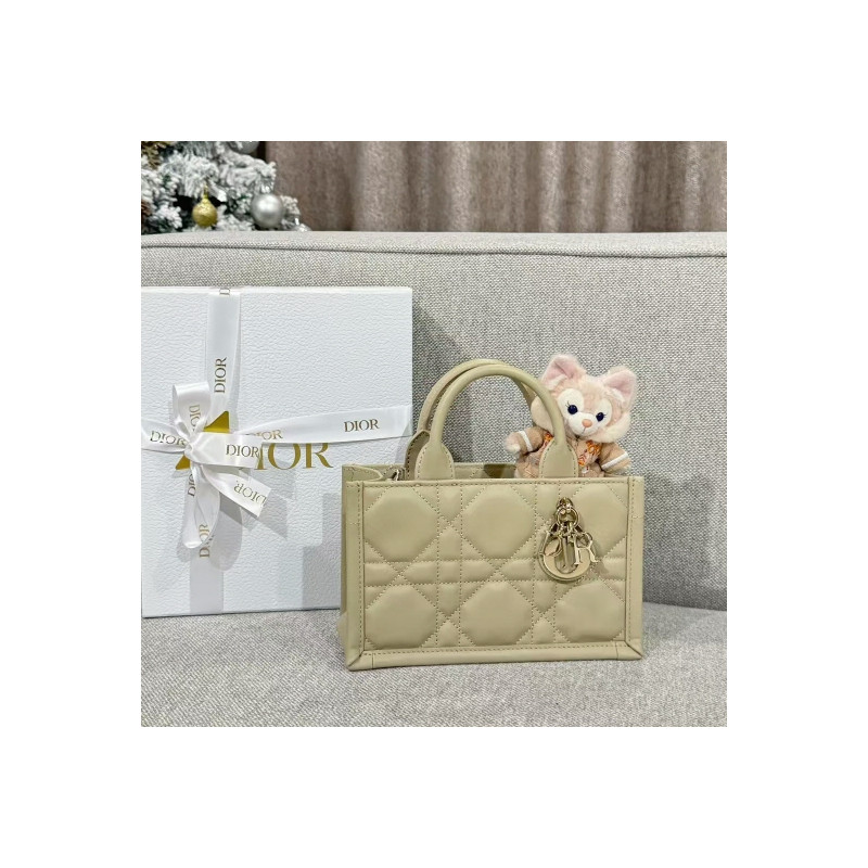 디올 여왕샵 女王 21.5CM X 13CM X 7.5CM (미니 디올 매크로 까나쥬 레이디 북 토트 숄더백 크로스백)