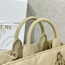 디올 여왕샵 女王 21.5CM X 13CM X 7.5CM (미니 디올 매크로 까나쥬 레이디 북 토트 숄더백 크로스백)
