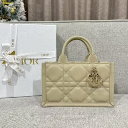 디올 여왕샵 女王 21.5CM X 13CM X 7.5CM (미니 디올 매크로 까나쥬 레이디 북 토트 숄더백 크로스백)
