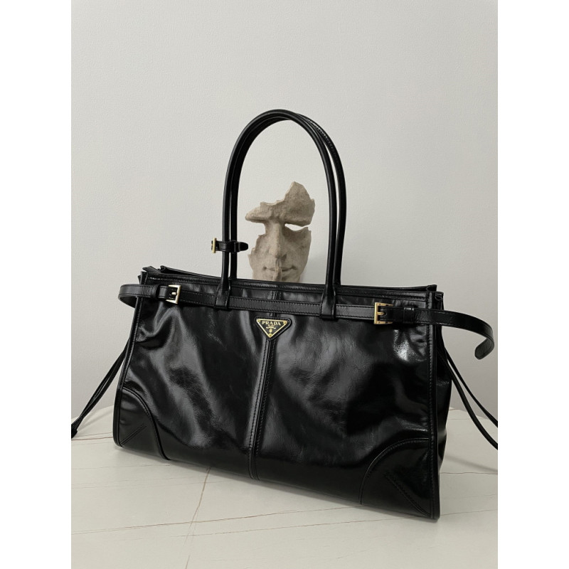 프라다 블랙프레임 38CM