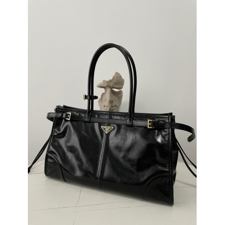 프라다 블랙프레임 38CM