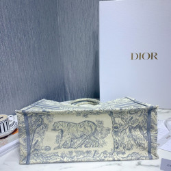 DIOR-喜洋洋