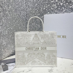 DIOR-喜洋洋