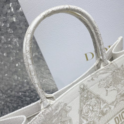 DIOR-喜洋洋