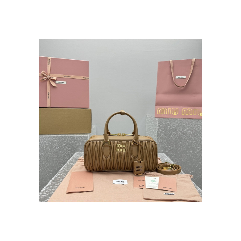 미우미우 23CM/27CM  사진은 27CM