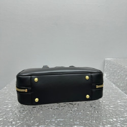 미우미우 27CM X 12CM X 9CM