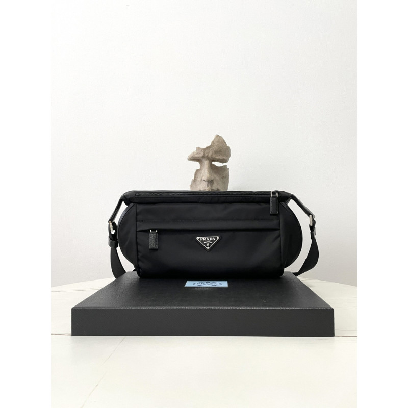프라다 블랙프레임 27CM X 15.5CM X 15CM