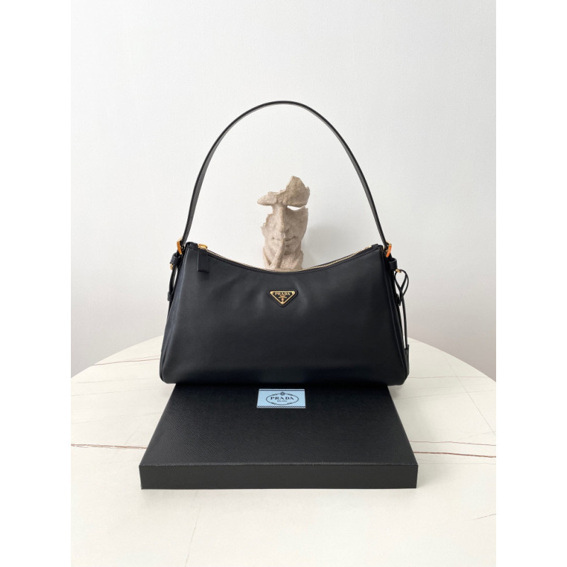프라다 블랙프레임 39CM