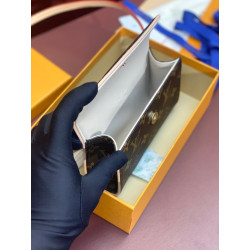 루이비통 17CM X 10.5CM X 4CM