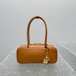 미우미우 가죽 보백 28CM X 11.5CM X 8CM