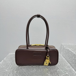 미우미우 가죽 보백 28CM X 11.5CM X 8CM