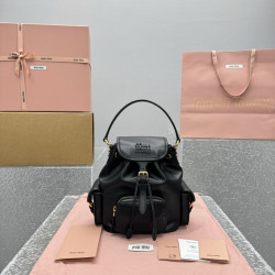 미우미우 가죽 백팩 23CM/29CM