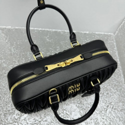 미우미우 아르카디 마테라쎄 토드백 27CM X 12CM X 9CM