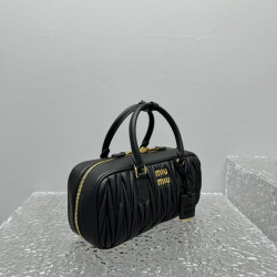 미우미우 아르카디 마테라쎄 토드백 27CM X 12CM X 9CM
