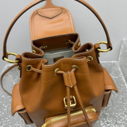 미우미우 가죽 백팩 23CM/29CM