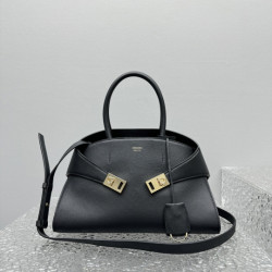 페레가모(Salvatore Ferragamo) 허그숄더백(HUG) 32CM 31.5CM
