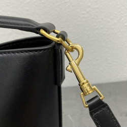 셀린느 루이즈 버킷백(Louise Bucket Bag) 19CM X 16CM X12CM