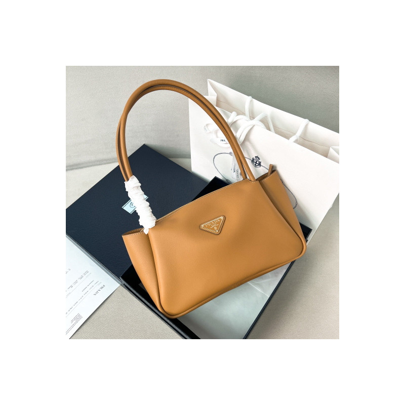 프라다 트라이앵글 가죽 토드백 28CM X 18CM X 11CM