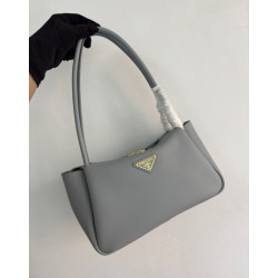 프라다 트라이앵글 가죽 토드백 28CM X...