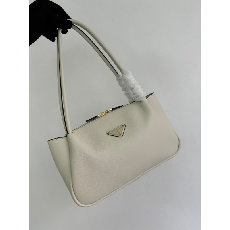프라다 트라이앵글 가죽 토드백 화이트 28CM X 18CM X 11CM