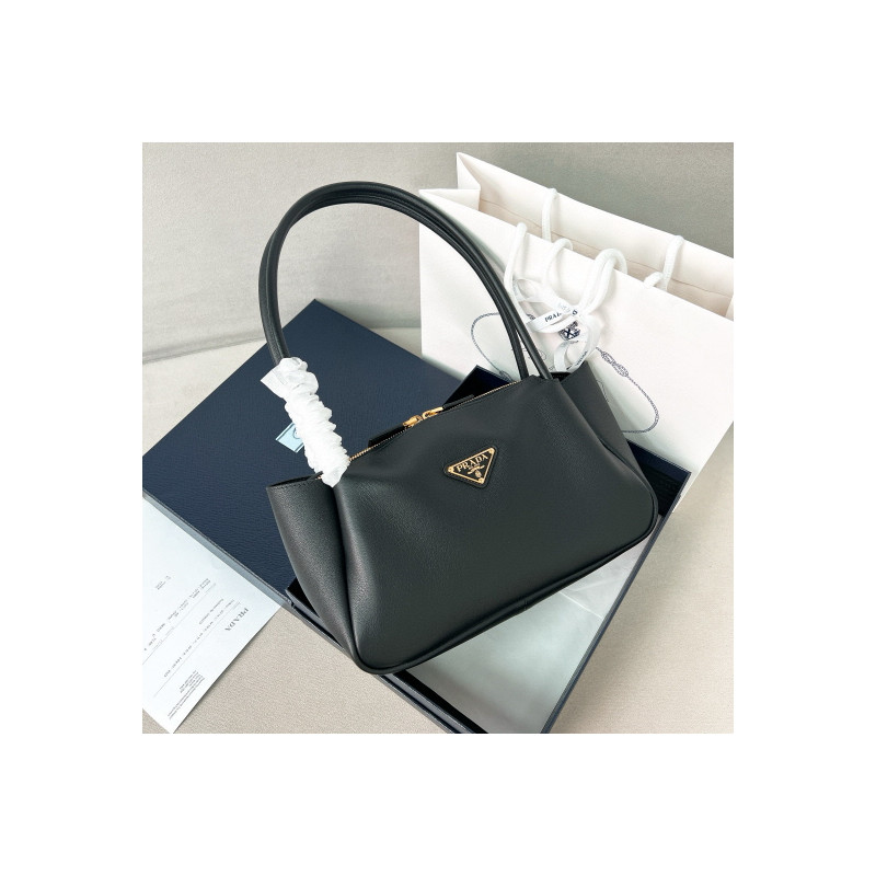 프라다 트라이앵글 가죽 토드백 블랙 28CM X 18CM X 11CM