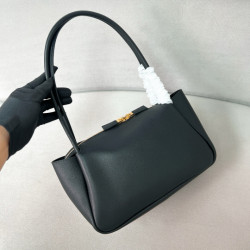 프라다 트라이앵글 가죽 토드백 블랙 28CM X 18CM X 11CM