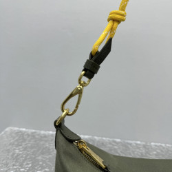 미우미우 18.5CM X 14CM X 10CM