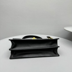 프라다 28CM X 17CM X 9CM
