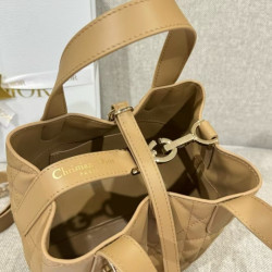 디올 여왕샵 女王 13CM/18.5CM/23CM 사진은 18.5CM