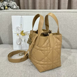 디올 여왕샵 女王 13CM/18.5CM/23CM 사진은 18.5CM