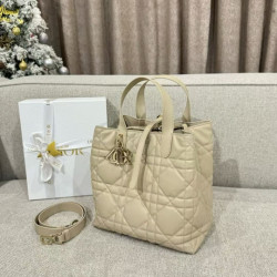 디올 여왕샵 女王 13CM/18.5CM/23CM 사진은 18.5CM