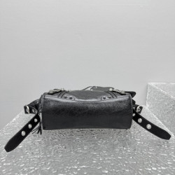 발렌시아가 26CM X 13CM X 18CM