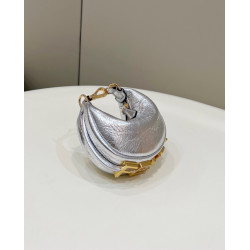 펜디(FENDI) 2022 SS 여성 컬렉션 호보백 펜디그라피 16.5CM X 14CM X 5CM